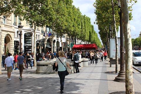 Meeting  Downtown Boy On The Champs-Elysées Paris